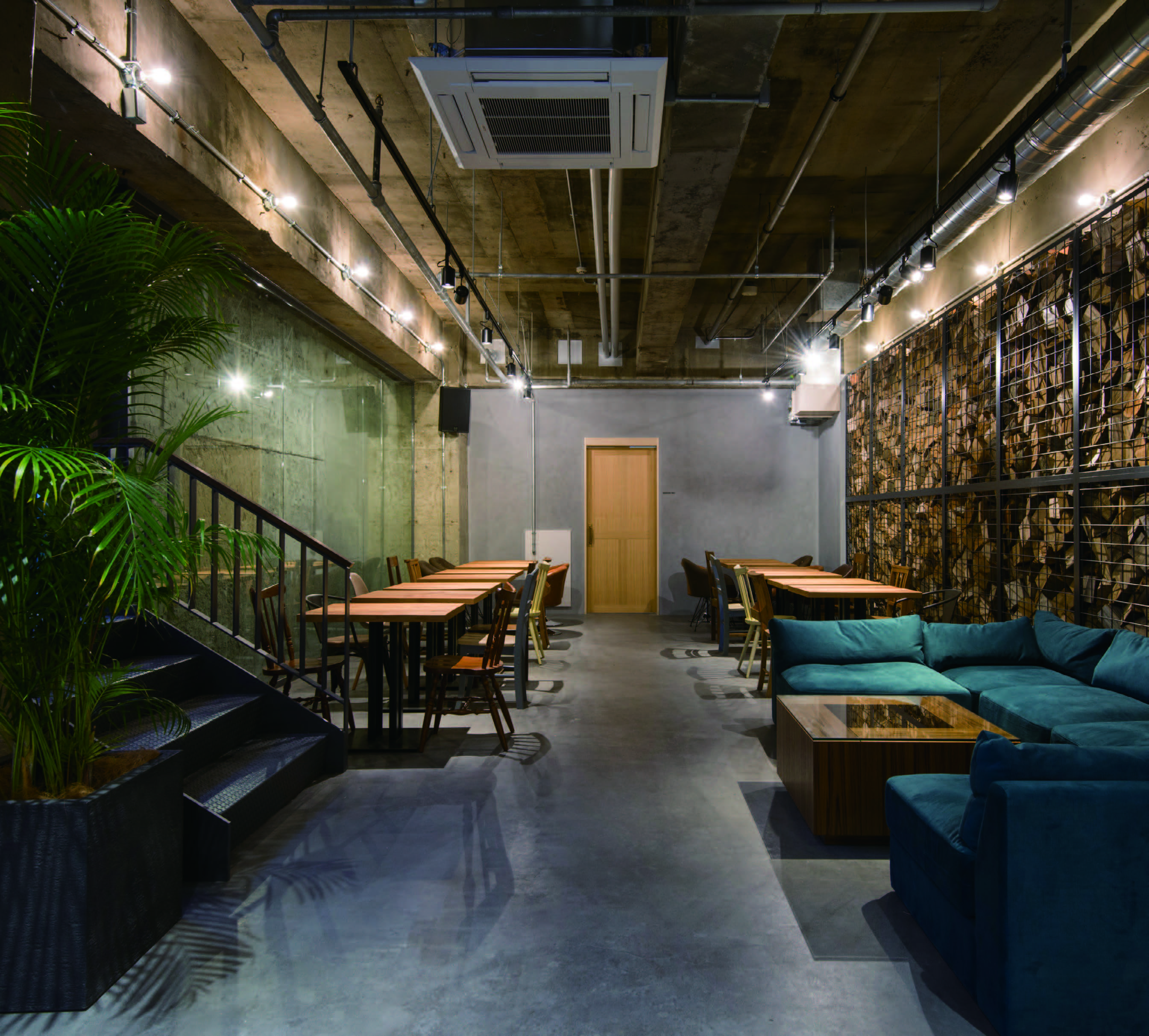 THE LIFE HOSTEL & BAR LOUNGE