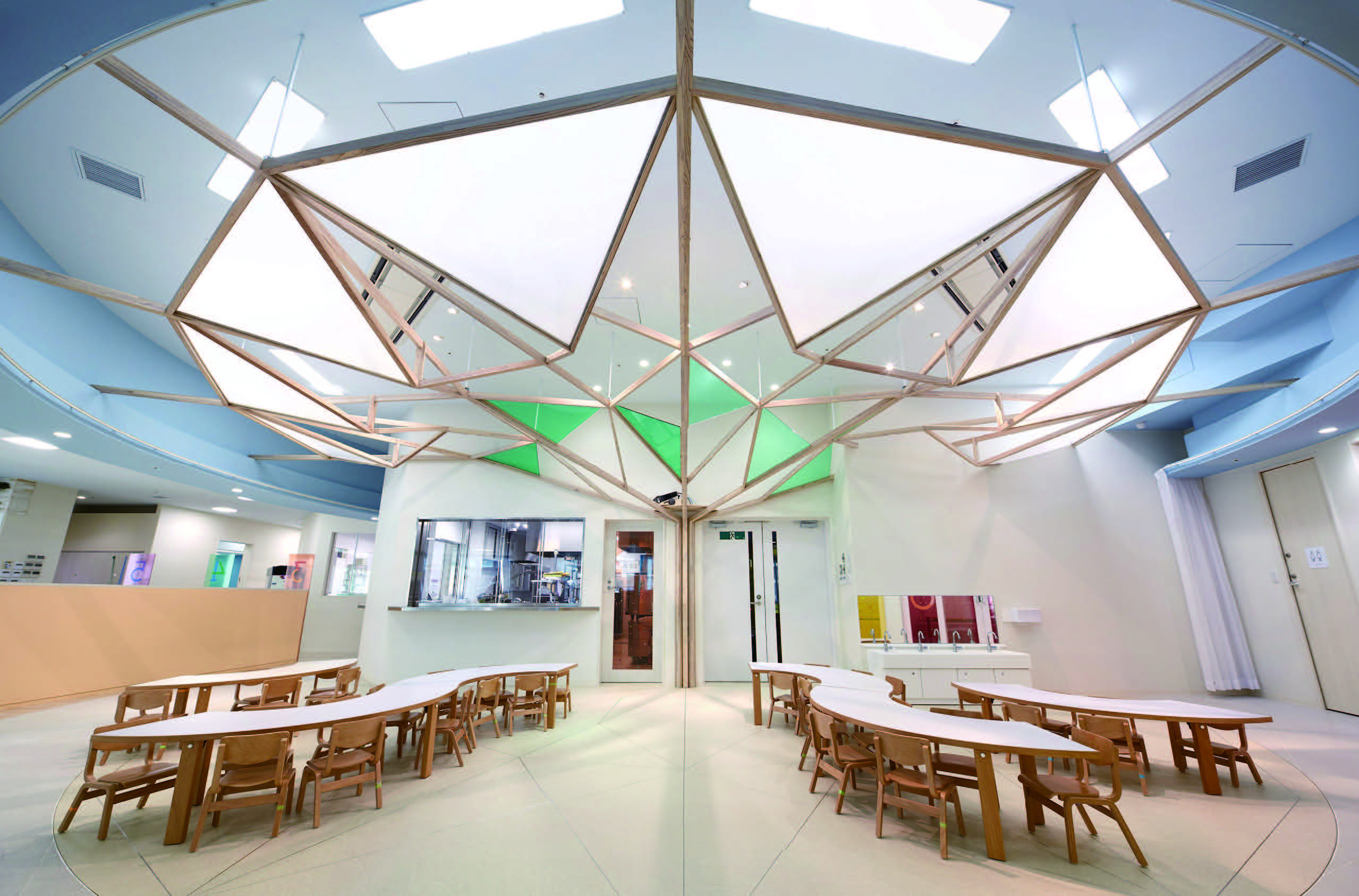 花房山目黒駅前保育園333