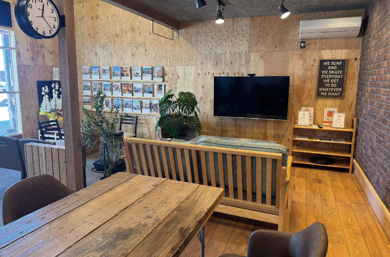 倉庫から再生されたクリエイティブオフィス