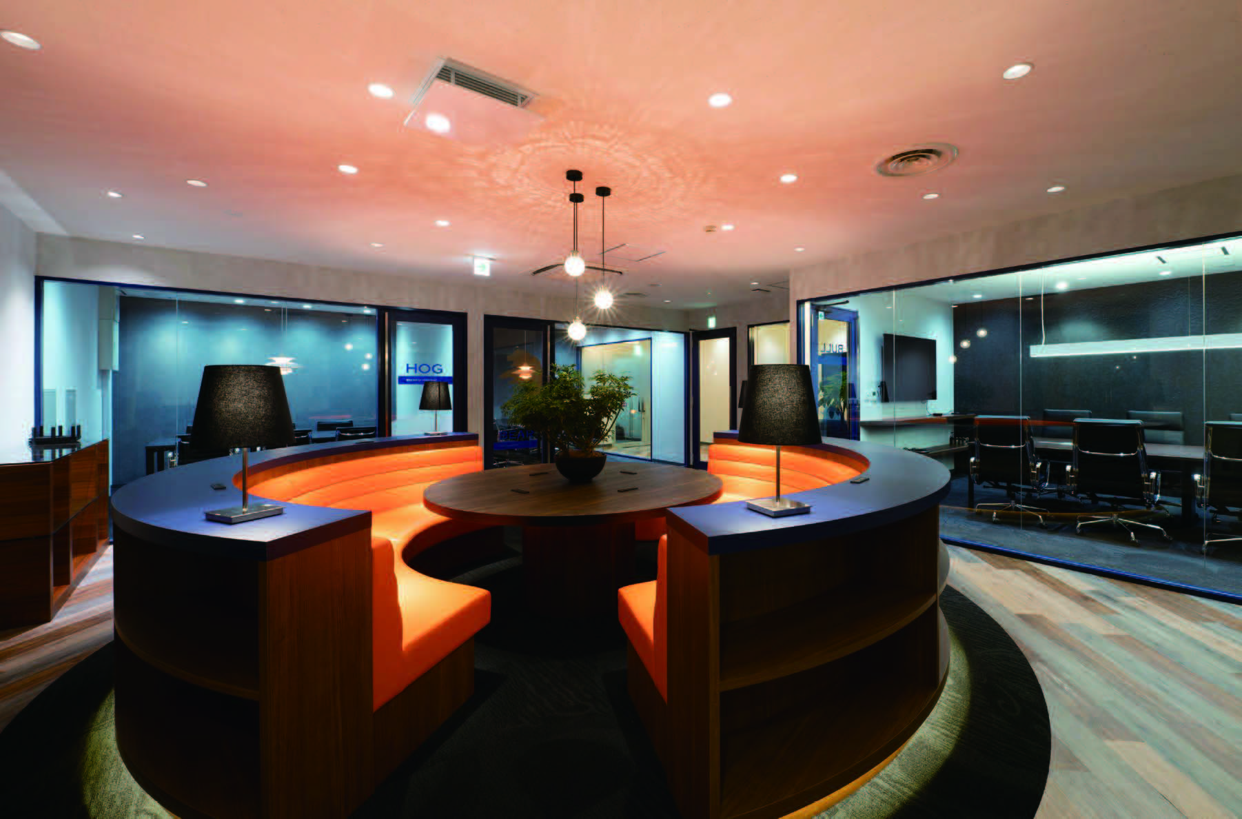 株式会社オークン
2階：執務室、3階：会議室/ゲスト用スペース